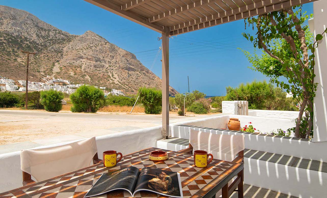 Apartments in Sifnos next to the sea